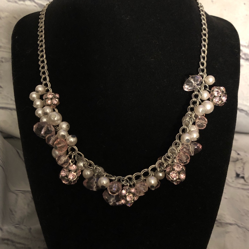 Vera Wang Necklace- Light Pink Beads And Rhinestone Charms Faux Pearls Silver 10$